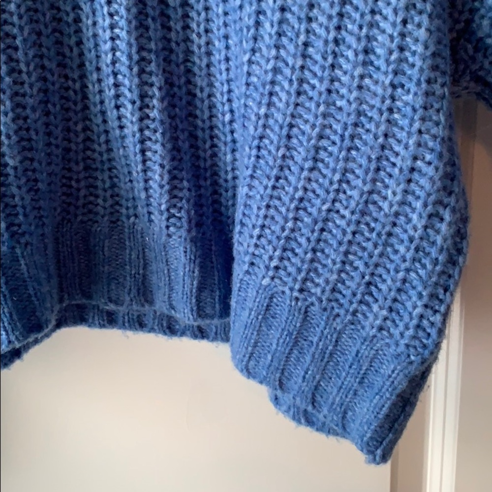 AE slightly cropped sweater - Picture 2 of 4